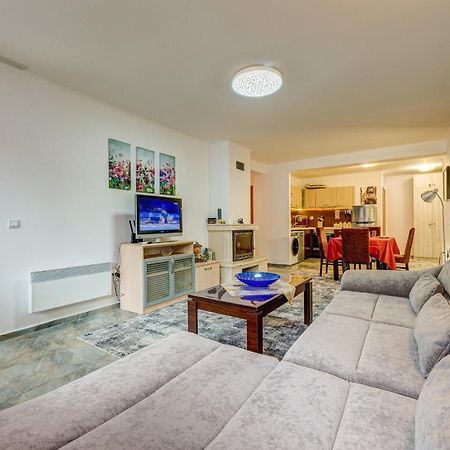 Bright And Spacious 2-Bdr Apartment With Balcony By Flat Mаnager Pamporovo Exterior foto
